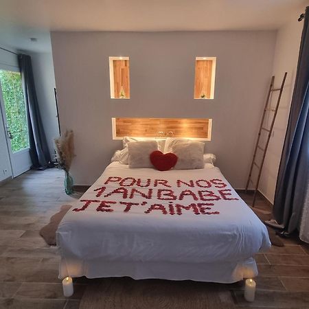 Suite De Charme Avec Jacuzzi Et Jardin Privatif Paris Au Calme Saint-Prix  Exterior photo