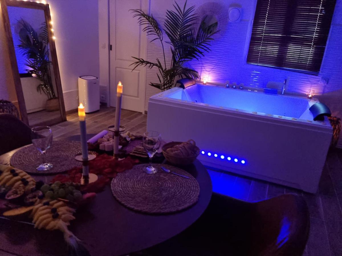 Suite De Charme Avec Jacuzzi Et Jardin Privatif Paris Au Calme Saint-Prix  Exterior photo