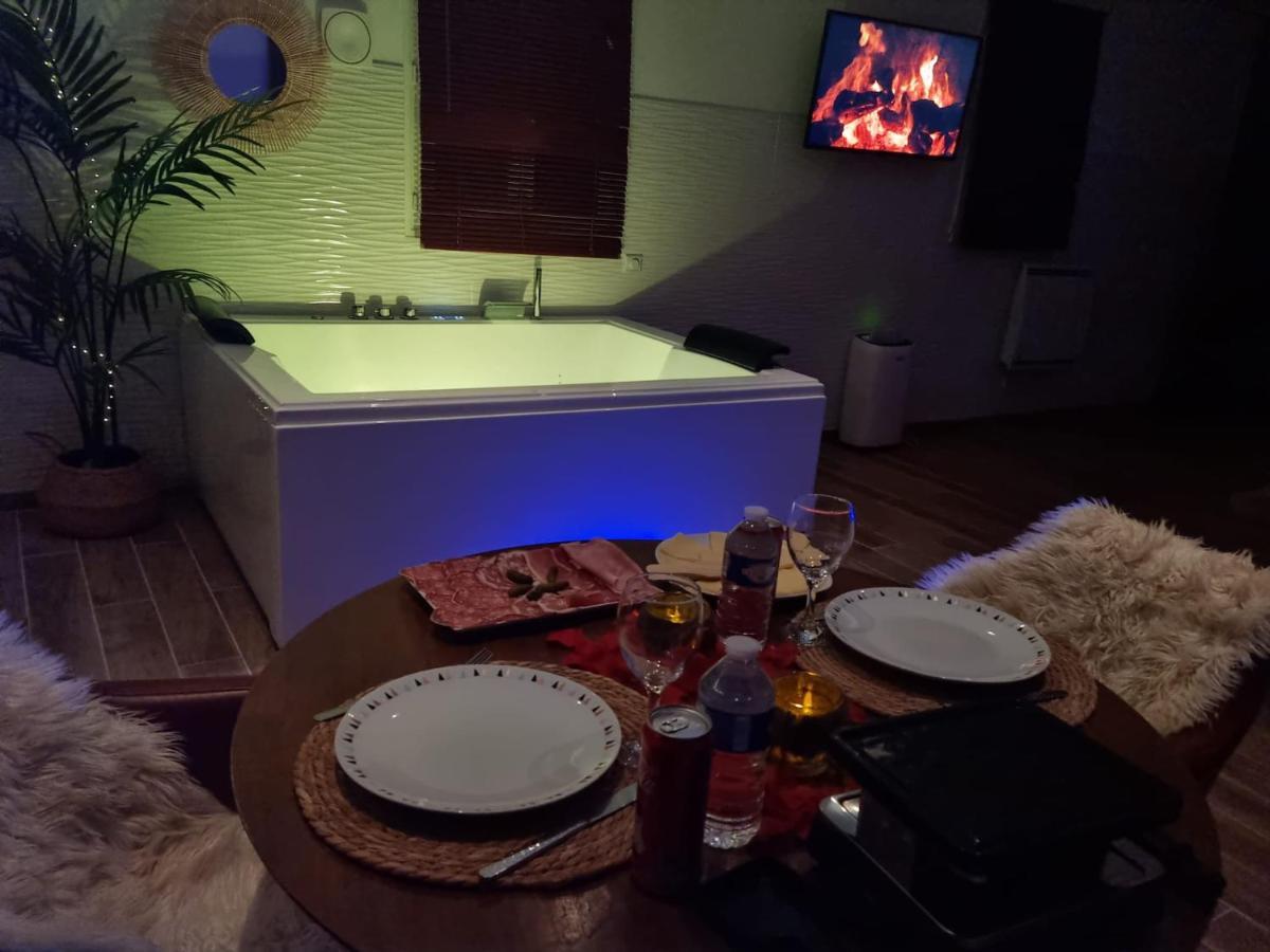 Suite De Charme Avec Jacuzzi Et Jardin Privatif Paris Au Calme Saint-Prix  Exterior photo
