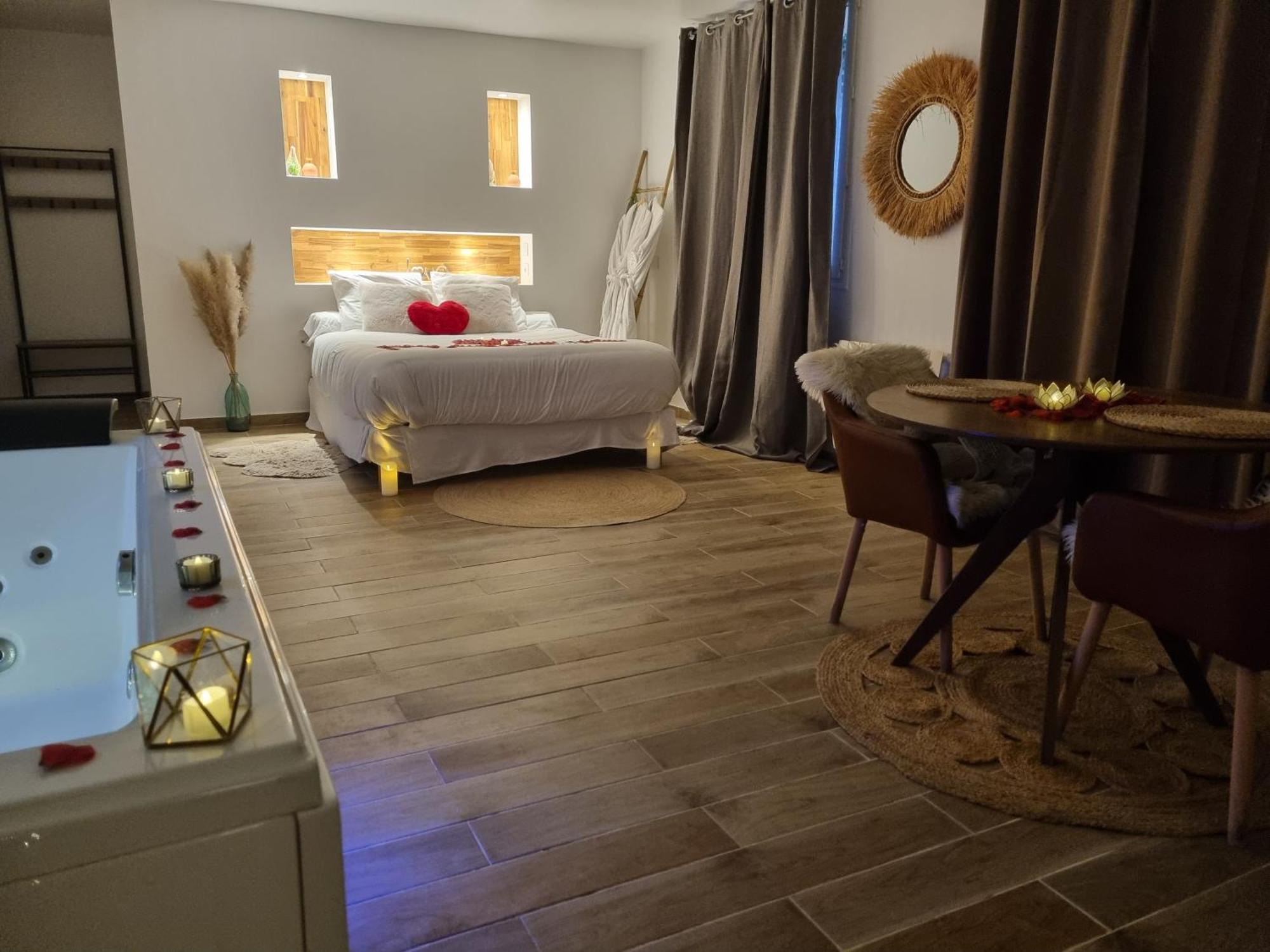 Suite De Charme Avec Jacuzzi Et Jardin Privatif Paris Au Calme Saint-Prix  Exterior photo