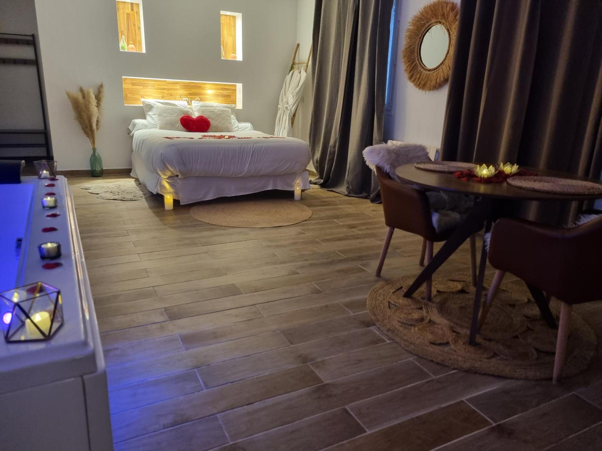 Suite De Charme Avec Jacuzzi Et Jardin Privatif Paris Au Calme Saint-Prix  Exterior photo