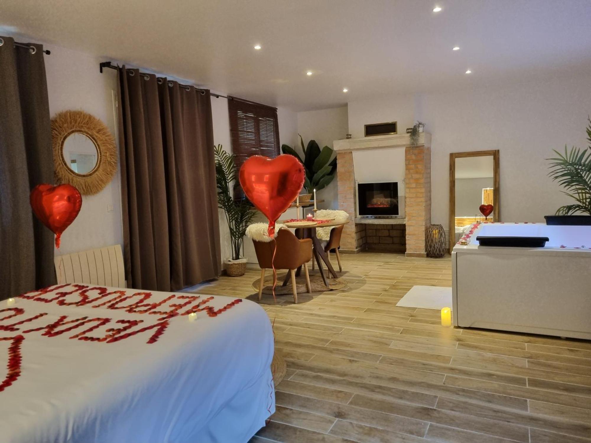 Suite De Charme Avec Jacuzzi Et Jardin Privatif Paris Au Calme Saint-Prix  Exterior photo