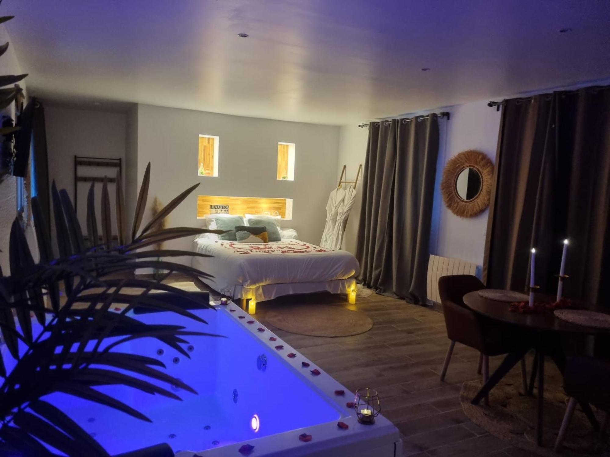 Suite De Charme Avec Jacuzzi Et Jardin Privatif Paris Au Calme Saint-Prix  Exterior photo