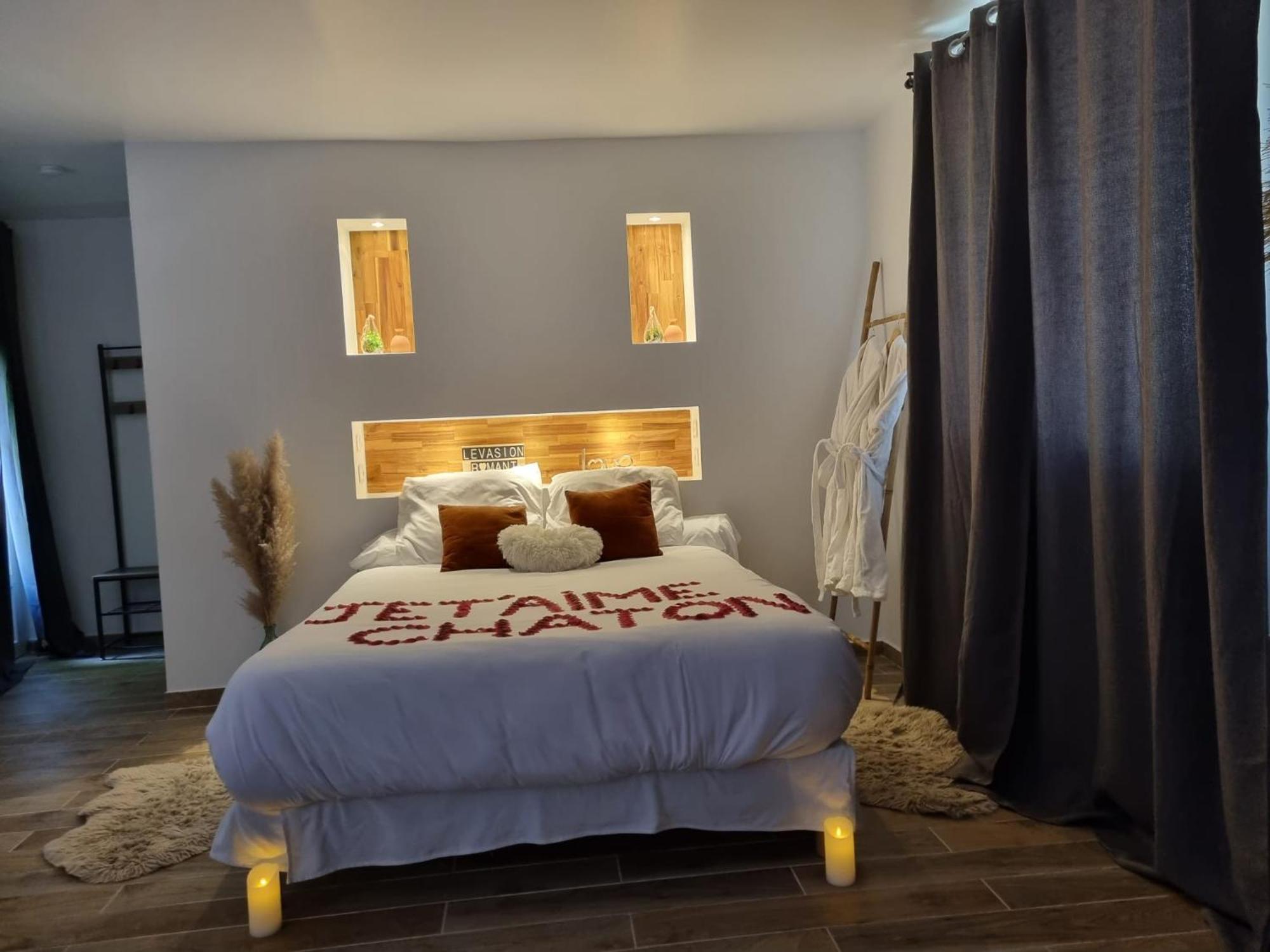 Suite De Charme Avec Jacuzzi Et Jardin Privatif Paris Au Calme Saint-Prix  Exterior photo