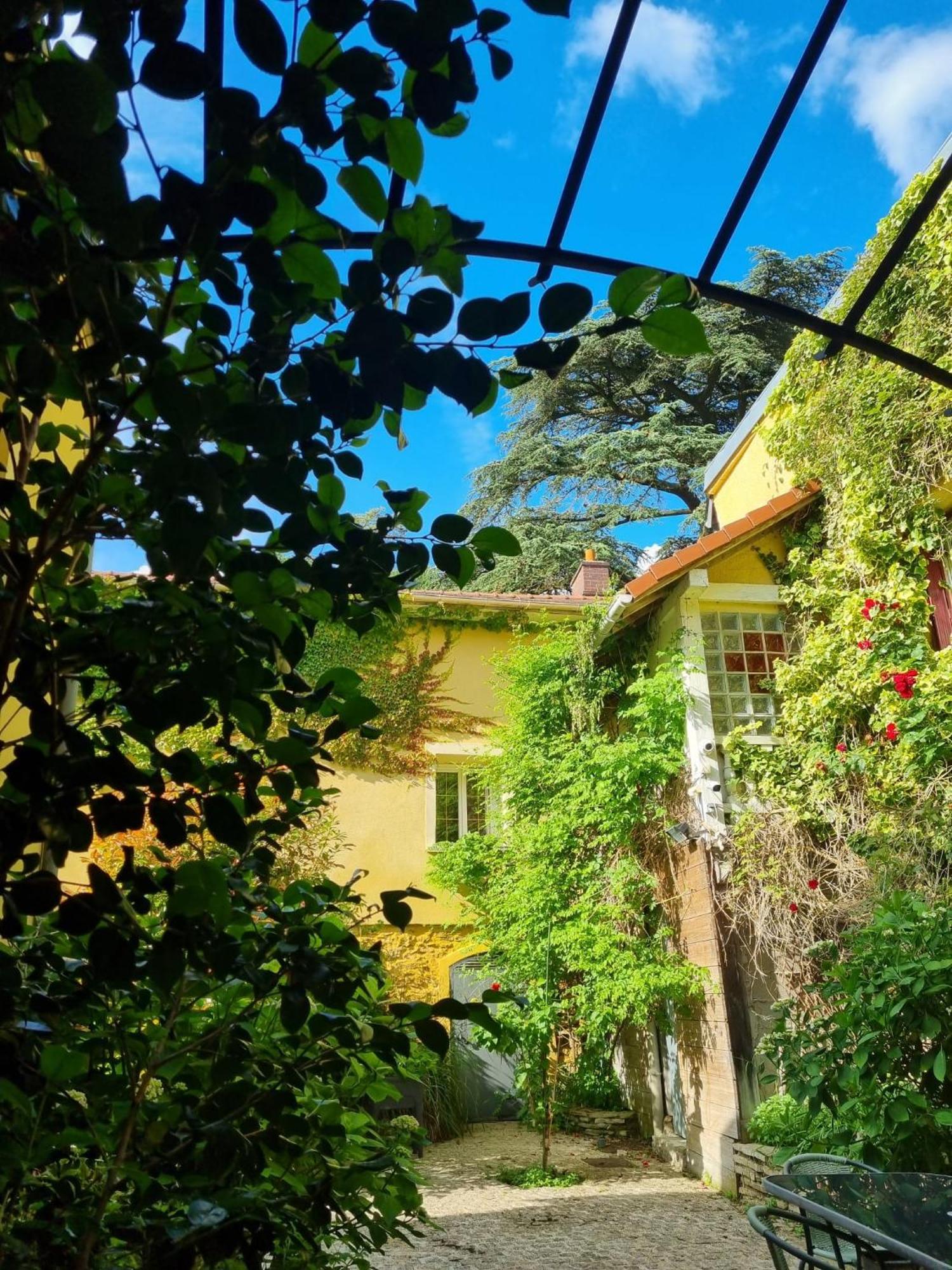Suite De Charme Avec Jacuzzi Et Jardin Privatif Paris Au Calme Saint-Prix  Exterior photo