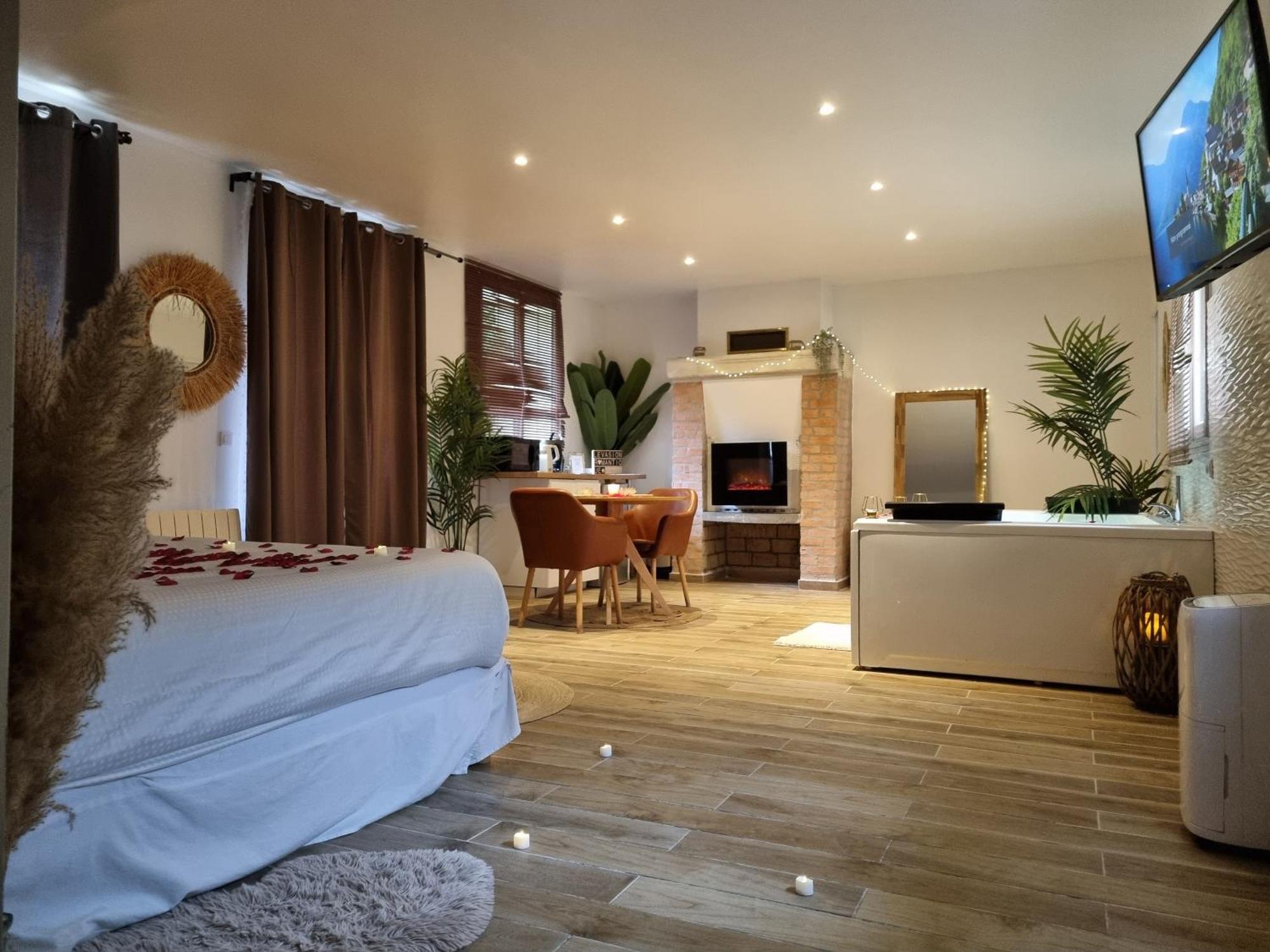 Suite De Charme Avec Jacuzzi Et Jardin Privatif Paris Au Calme Saint-Prix  Exterior photo