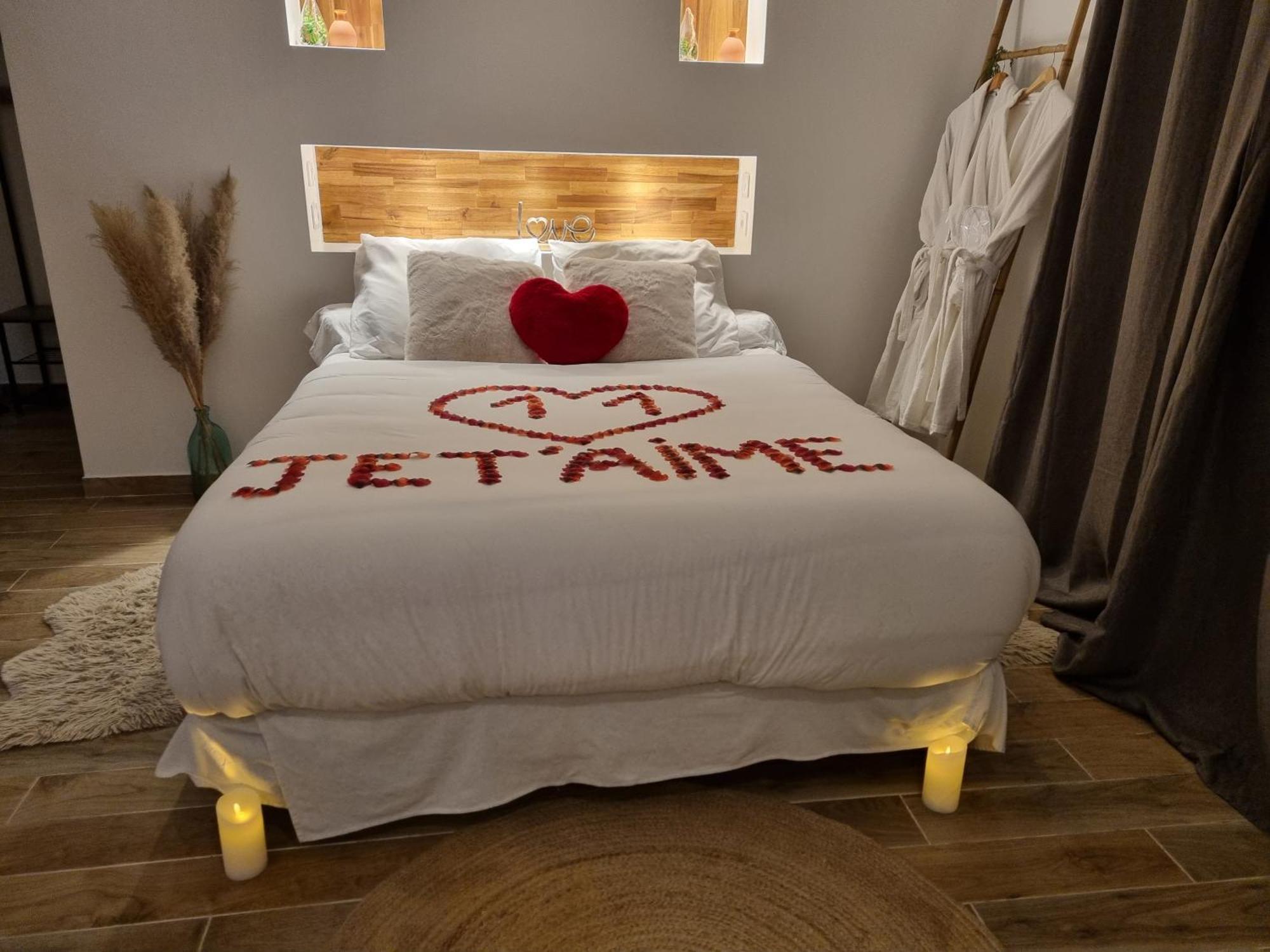 Suite De Charme Avec Jacuzzi Et Jardin Privatif Paris Au Calme Saint-Prix  Exterior photo