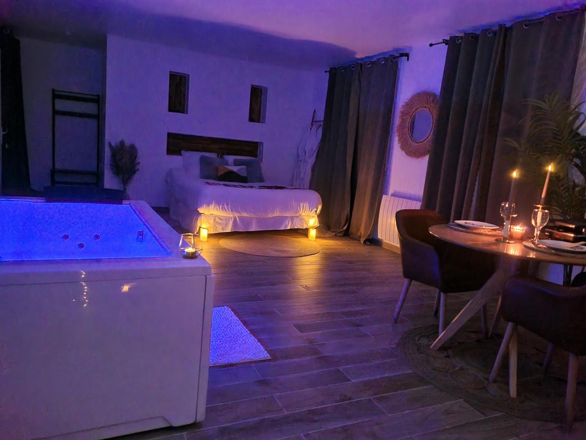 Suite De Charme Avec Jacuzzi Et Jardin Privatif Paris Au Calme Saint-Prix  Exterior photo