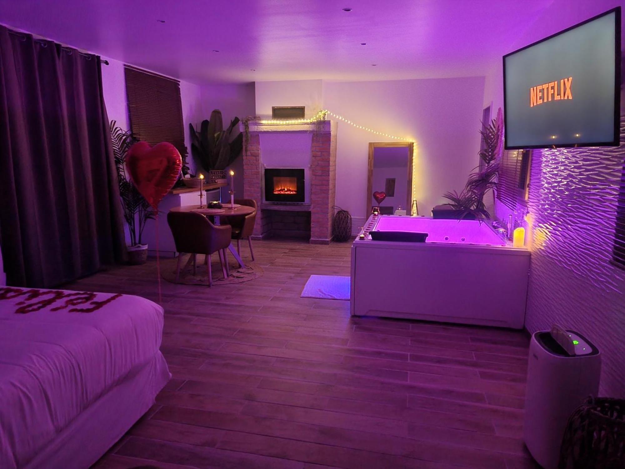 Suite De Charme Avec Jacuzzi Et Jardin Privatif Paris Au Calme Saint-Prix  Exterior photo