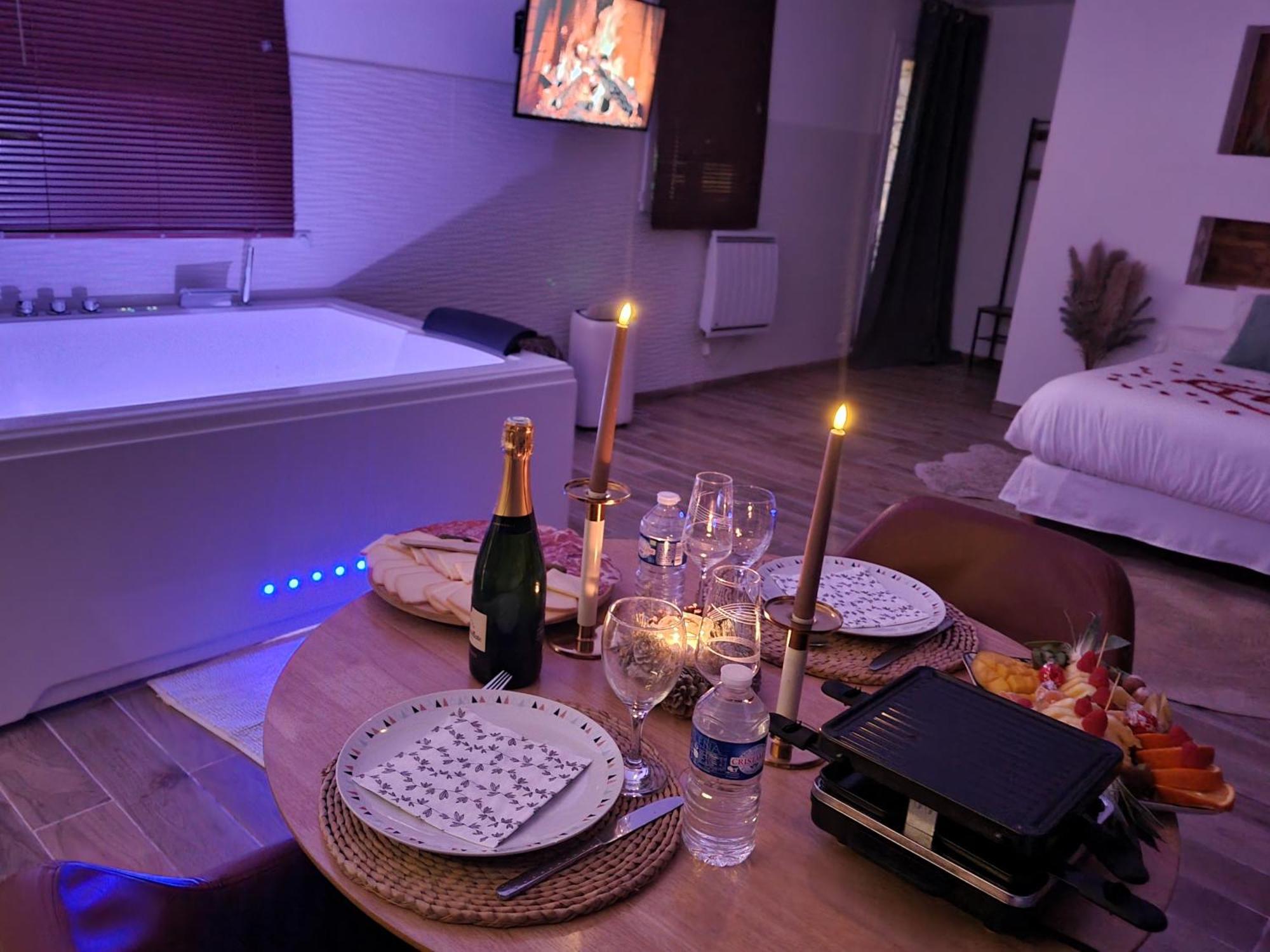 Suite De Charme Avec Jacuzzi Et Jardin Privatif Paris Au Calme Saint-Prix  Exterior photo