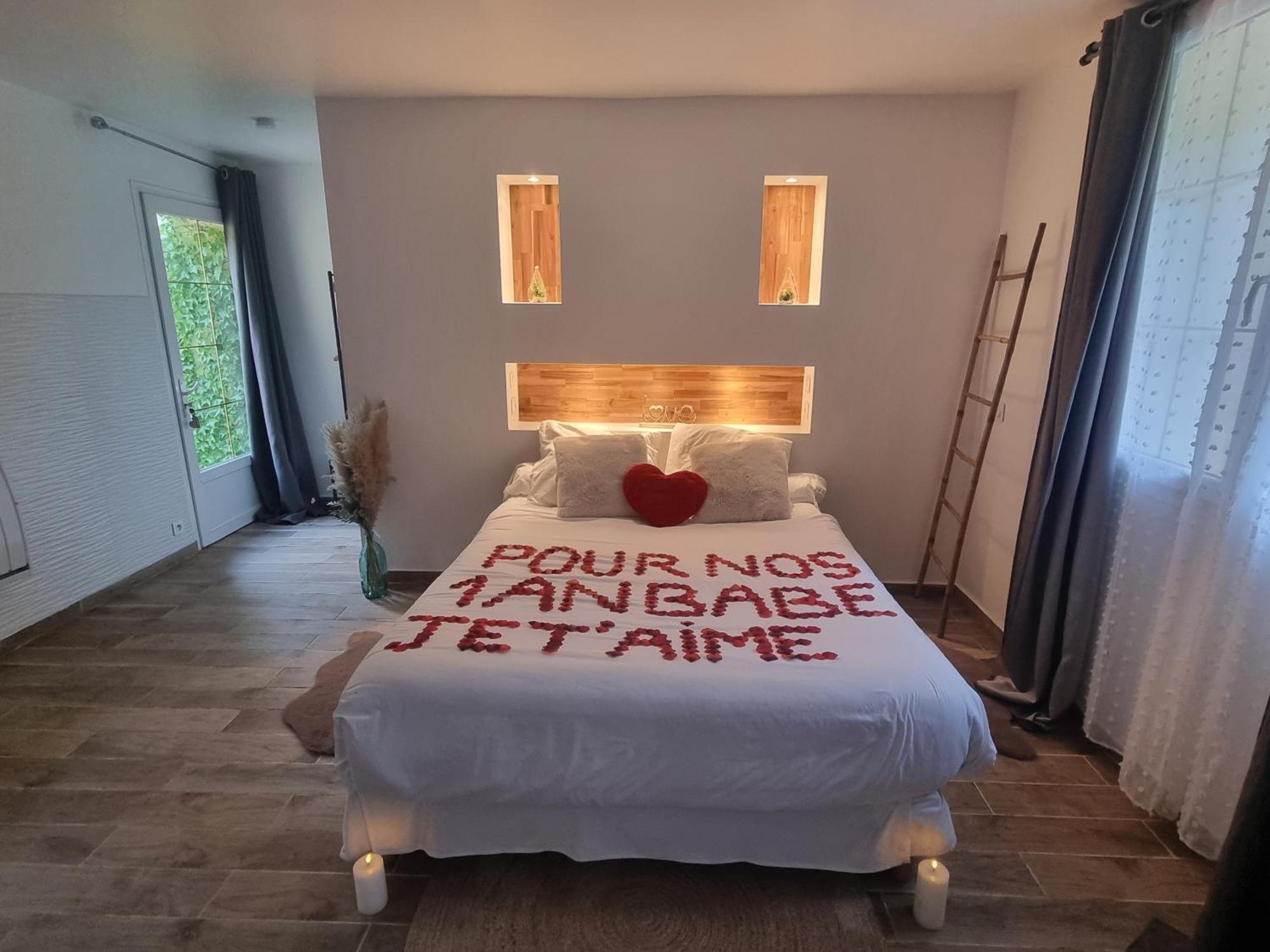 Suite De Charme Avec Jacuzzi Et Jardin Privatif Paris Au Calme Saint-Prix  Exterior photo